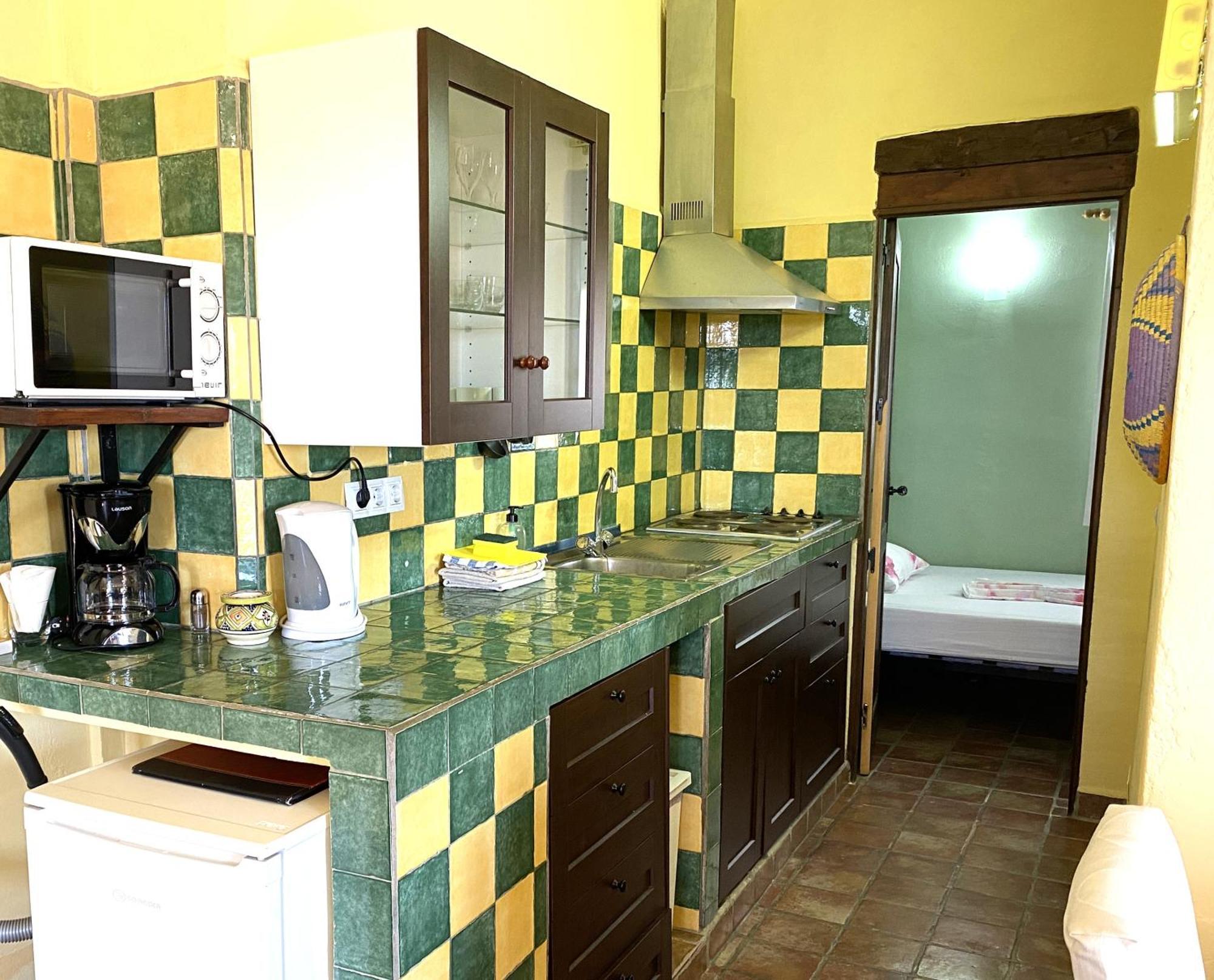 Castle Tower Ground Floor Apartment In Rural Holiday Park 'Cezanne' Tolox Esterno foto