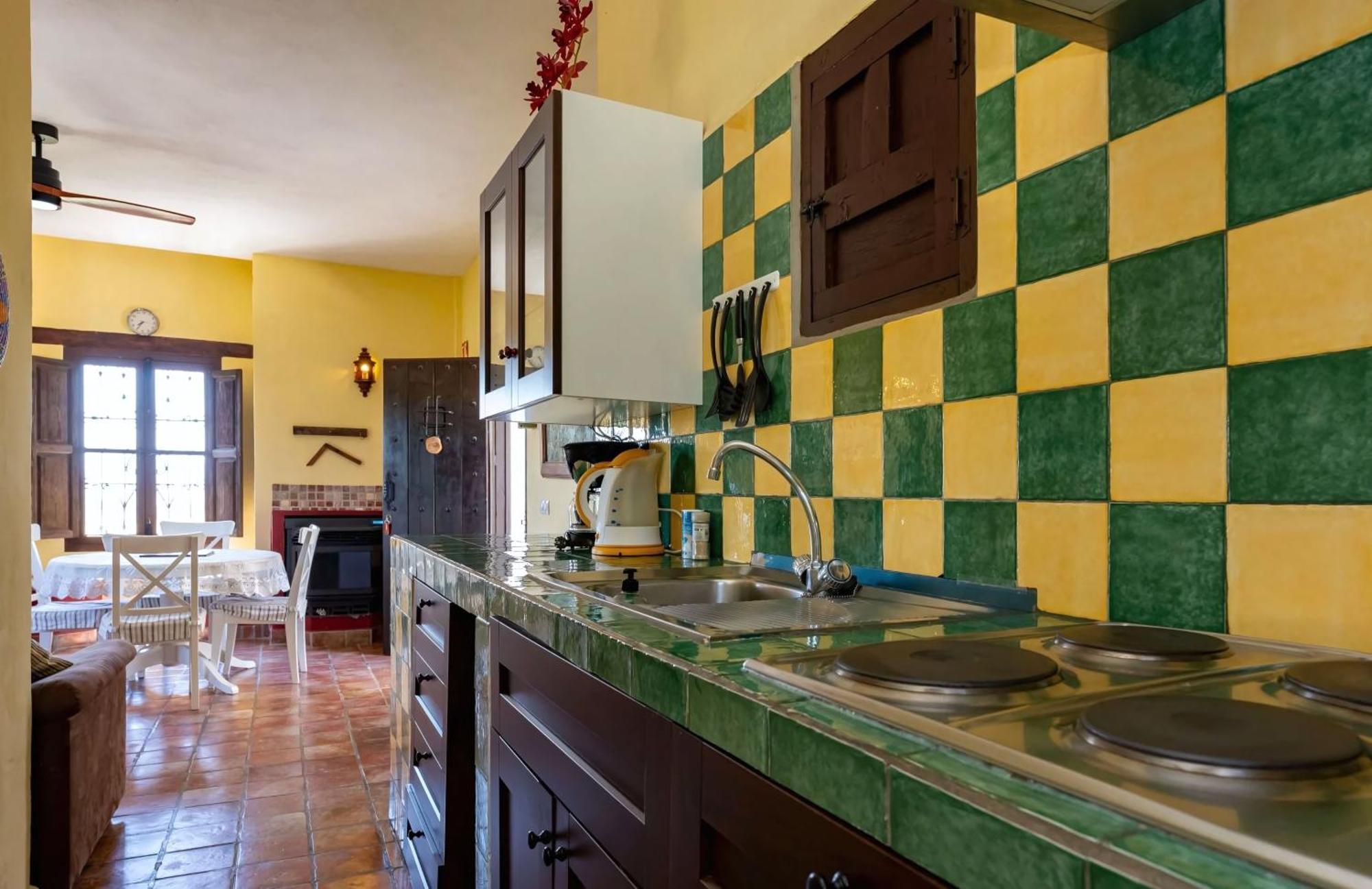 Castle Tower Ground Floor Apartment In Rural Holiday Park 'Cezanne' Tolox Esterno foto